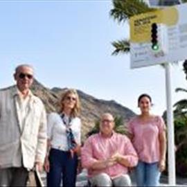 Santa Cruz estrena en Las Teresitas un semáforo sobre la radiación ultravioleta con la colaboración de Hospiten