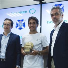 Luis Milla receives the MVP Hospiten Prize for the Best Player of the Season