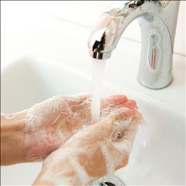 Hospiten says that moisturizing prevents skin irritation caused by hand sanitizers