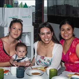 Hospiten México celebra el Día de la Madre agasajando con un desayuno a las mamás que han confiado en sus hospitales para tener a sus bebés