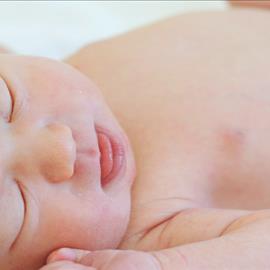 Cómo curar el cordón umbilical al recién nacido en casa