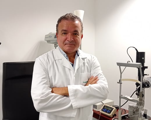 Dr. Roberto Santos Barrera. Oftlamólogo Hospital Universitario Hospiten Rambla