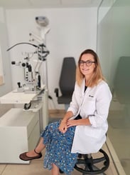 Hospiten reminds us that the sudden appearance of spots and flashes are warning signs to visit the ophthalmologist.