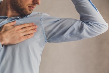 Sudoración excesiva, ¿Quién es candidato a la Cirugía de Hiperhidrosis?