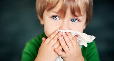 ¿Cómo ayudar a su hijo ante un resfriado, gripe (influenza)?
