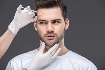 La creciente demanda de medicina estética en hombres: tratamientos faciales más solicitados y sus beneficios.