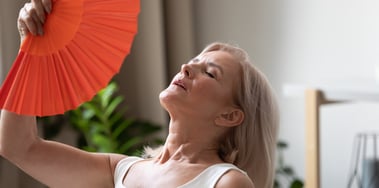 Los sofocos y las alteraciones del sueño; síntomas que más afectan a las mujeres españolas durante la menopausia.