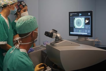 Visión sin límites: Descubre las ventajas de la cirugía con el Láser con Wavelight Refractive Suite de Alcon.