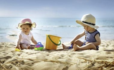 ¿Cómo podemos proteger a nuestro hijos del sol? Conoce las claves para evitar quemaduras solares este verano.