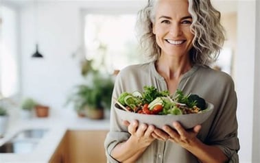 Nutrición y bienestar en la menopausia: acciones simples que pueden ayudarte en esta etapa de la vida