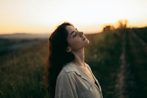 mujer respirando