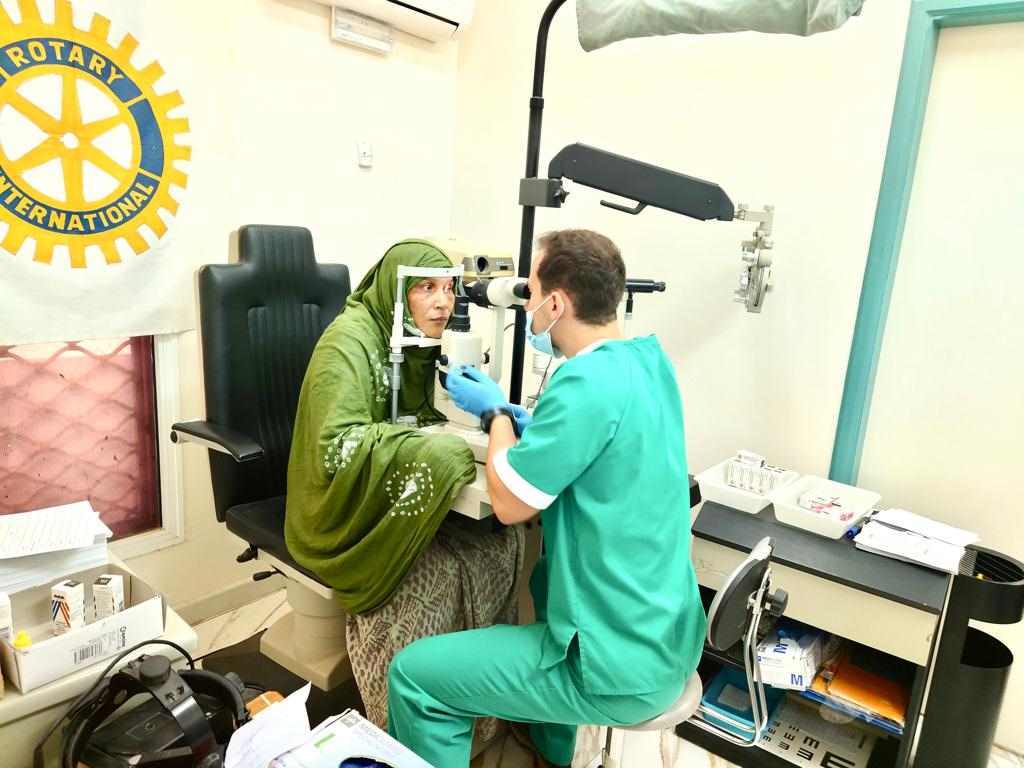 Profesionales sanitarios de Hospiten Roca realizan una campaña de cirugía de cataratas en Mauritania