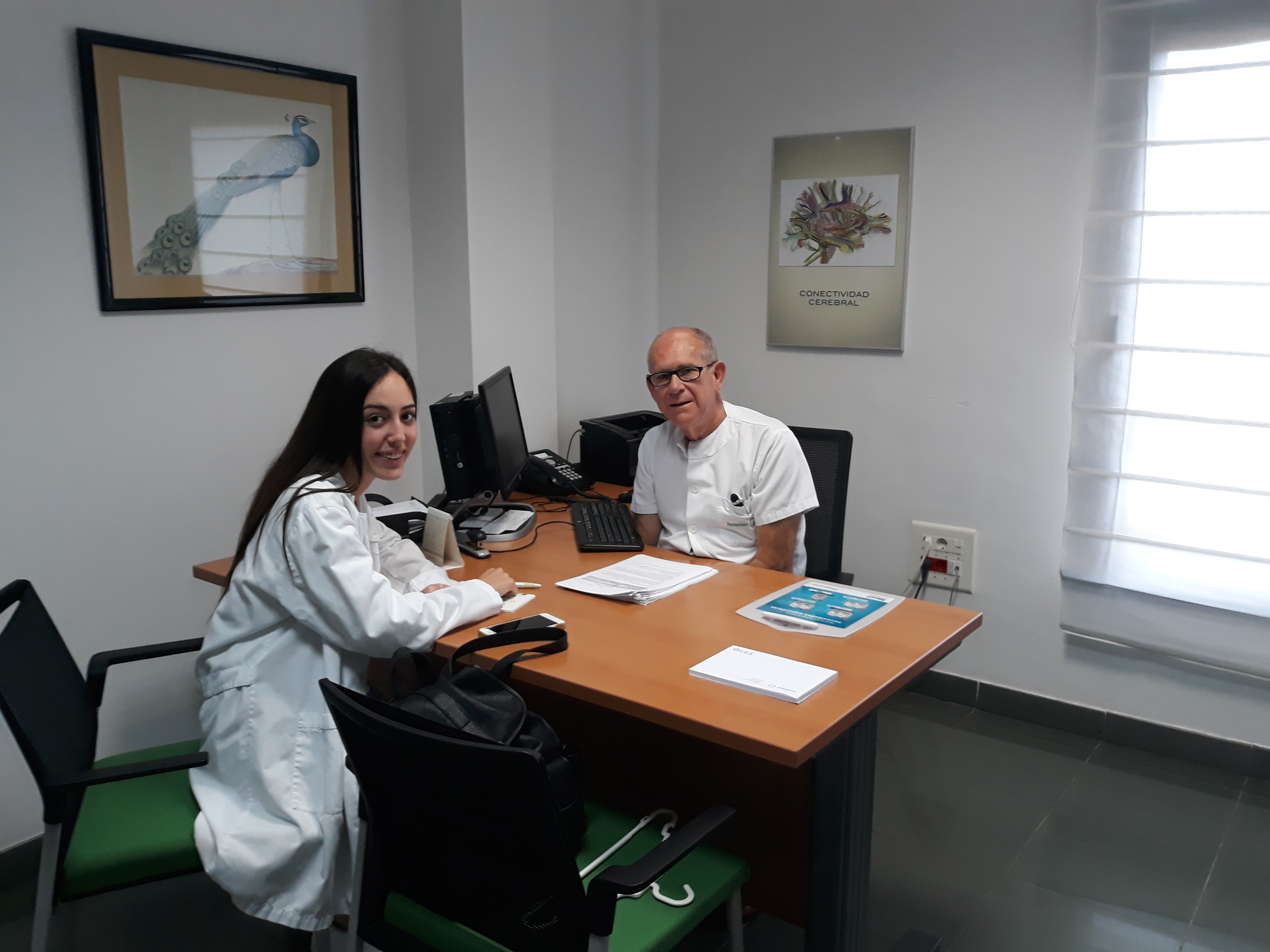 Hospiten une a jóvenes estudiantes con especialistas médicos