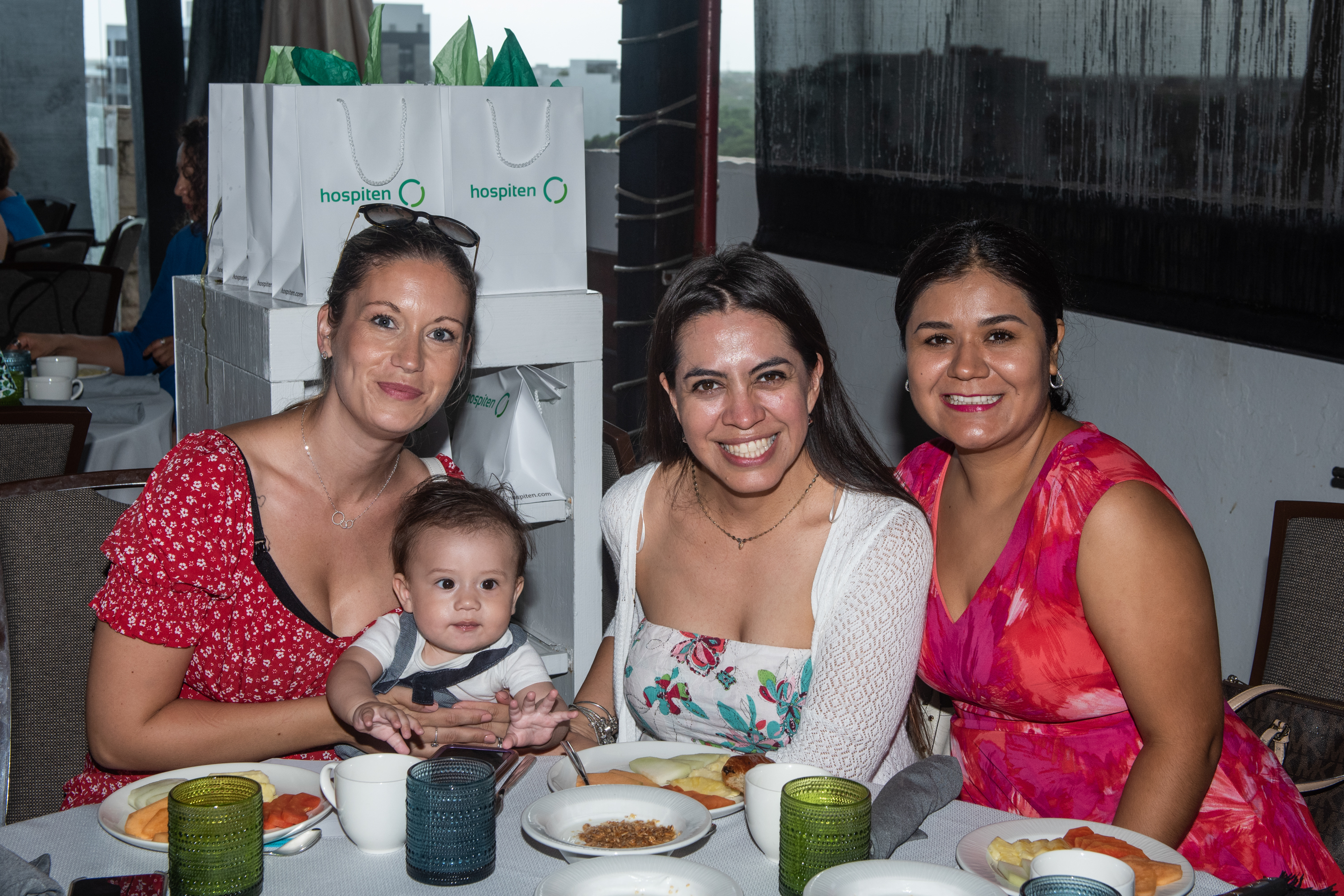 Hospiten México celebra el Día de la Madre agasajando con un desayuno a las mamás que han confiado en sus hospitales para tener a sus bebés