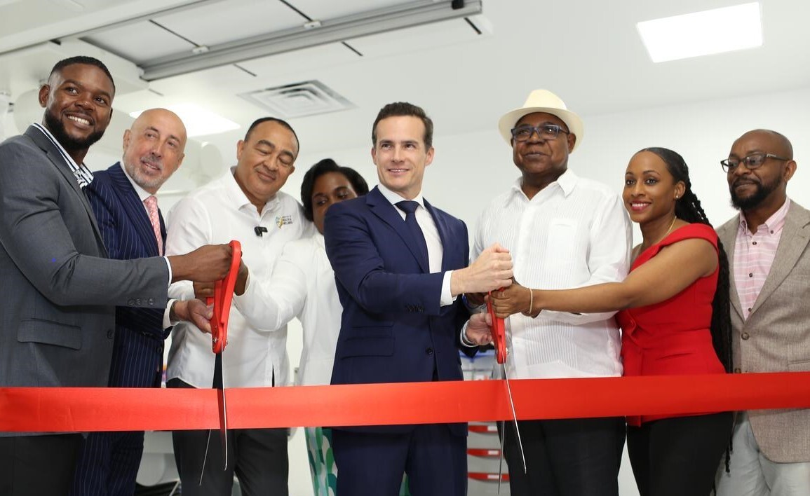 Hospiten inaugura la primera sala de Hemodinamia en Jamaica, transformando la atención cardíaca en la región