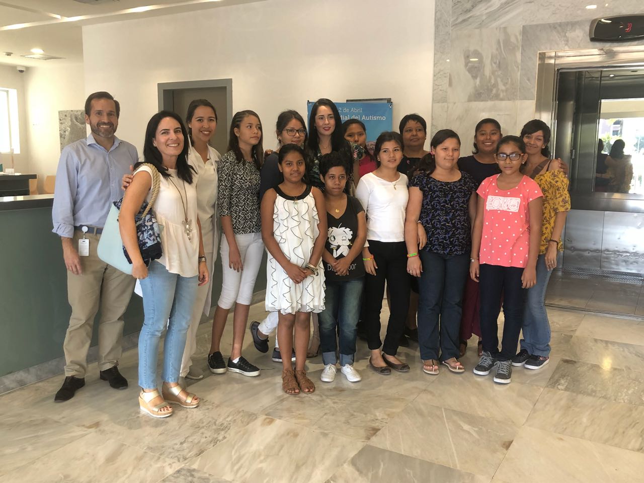 Gran aprendizaje se llevan niñas de Casa Hogar en su visita a Hospiten Vallarta