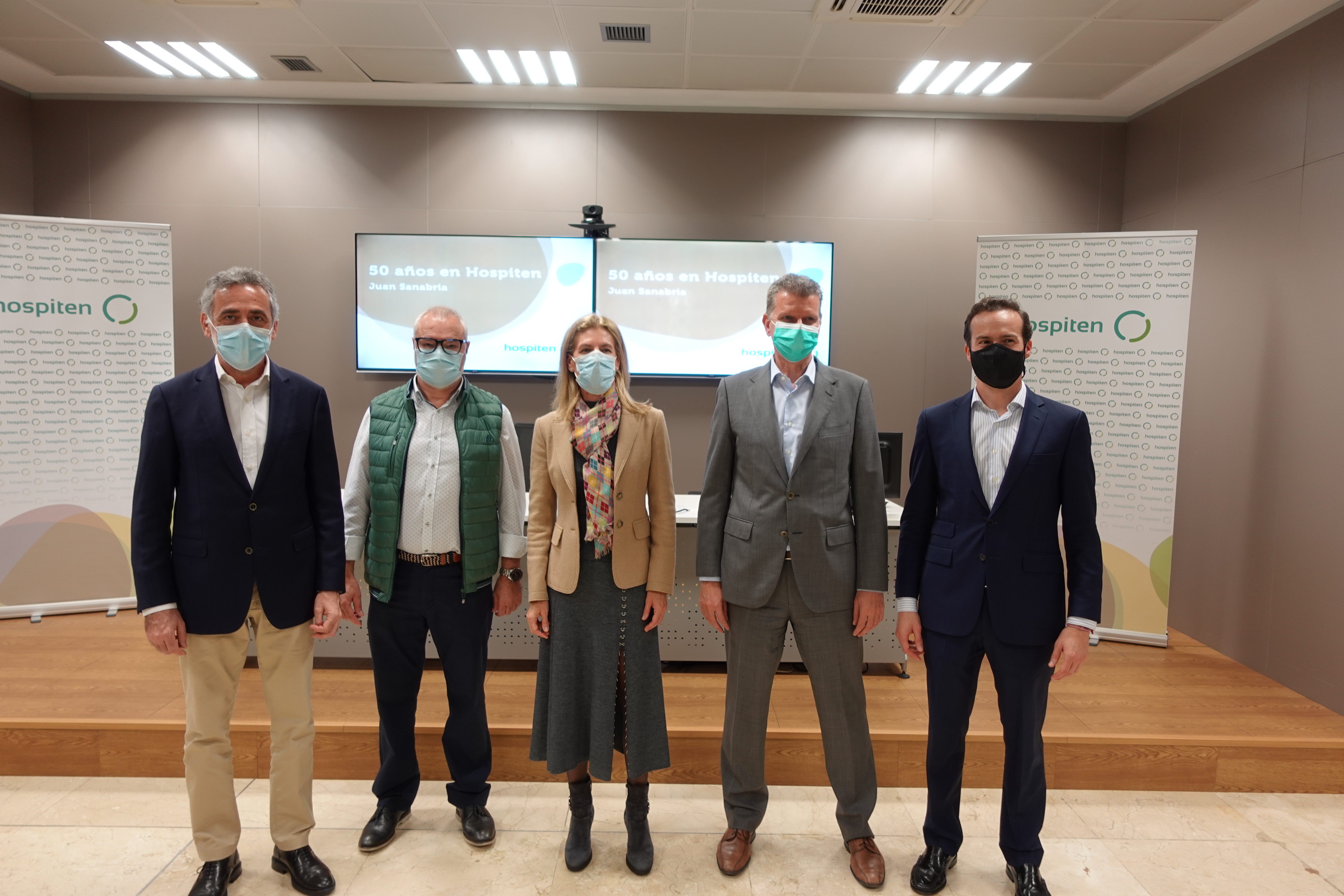 Hospiten rinde homenaje a sus jubilados y trabajadores más veteranos