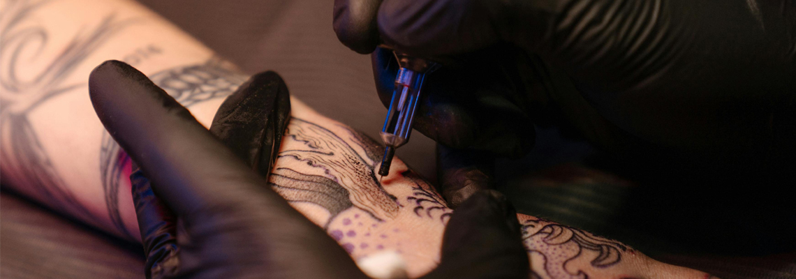 Hospiten advierte de los posibles riesgos asociados a los tatuajes