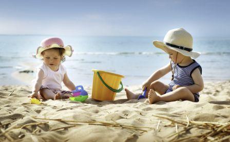 ¿Cómo podemos proteger a nuestro hijos del sol? Conoce las claves para evitar quemaduras solares este verano.